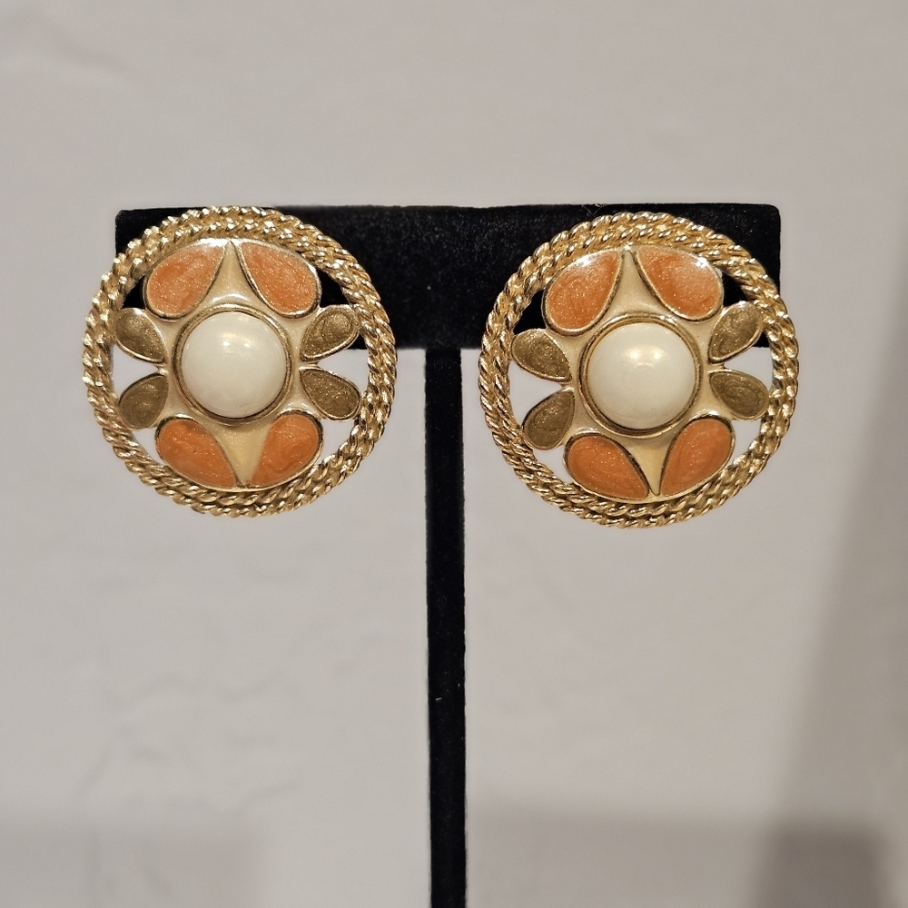 Trifari Vintage Elegant Gold Orange Brown Cream Floral Clip On Earrings Round